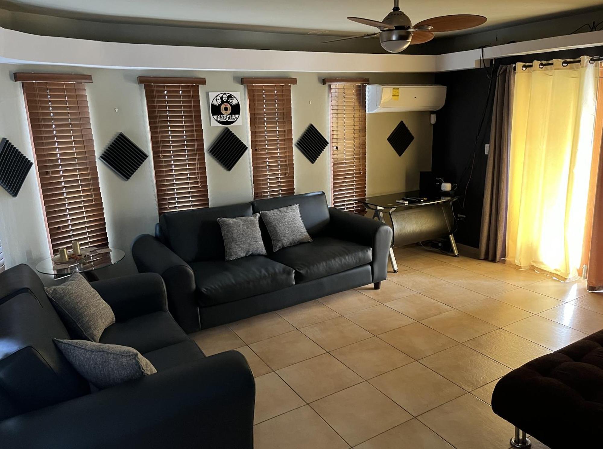 Genesis Apartments Palm Beach Esterno foto
