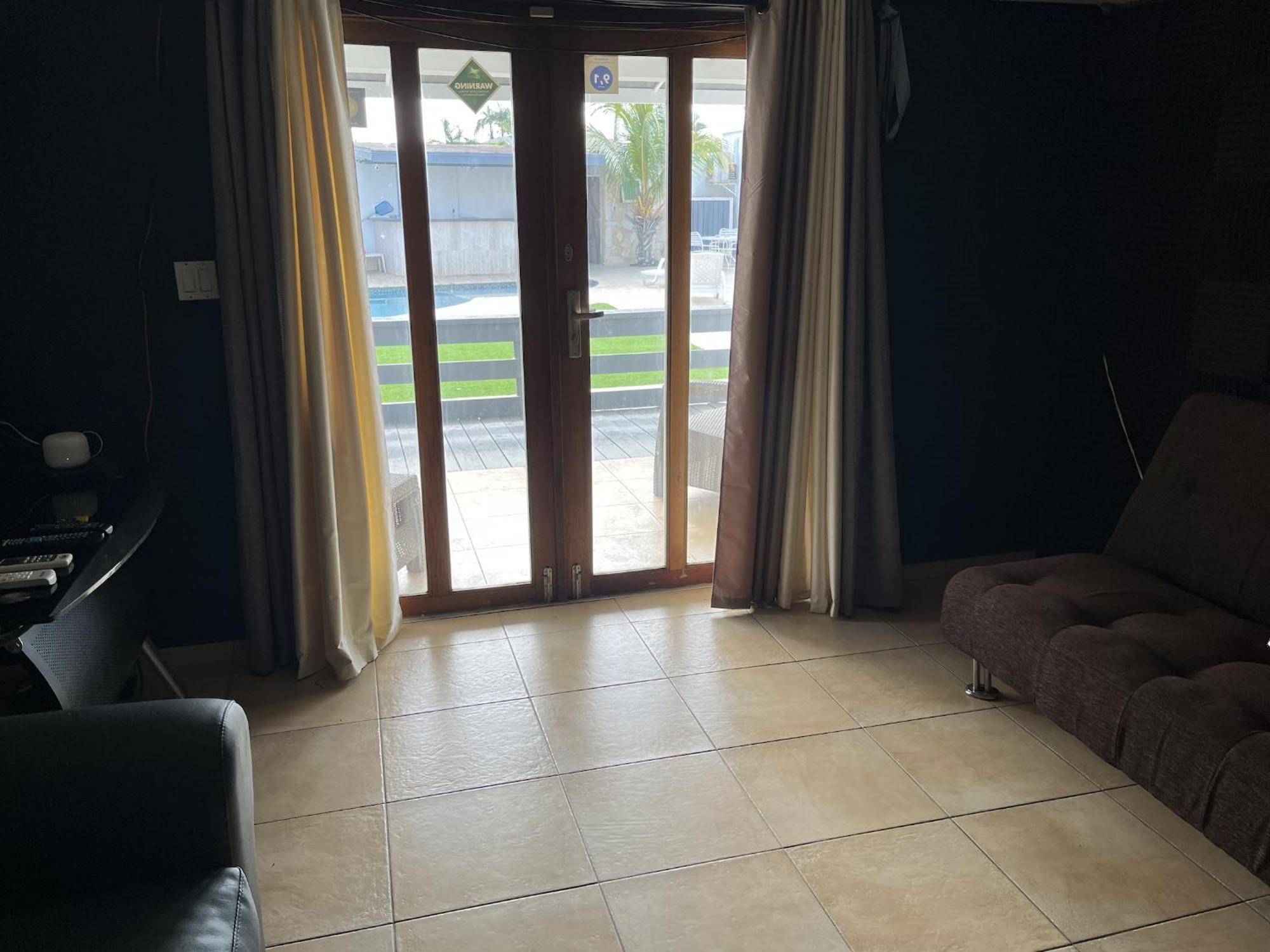Genesis Apartments Palm Beach Esterno foto